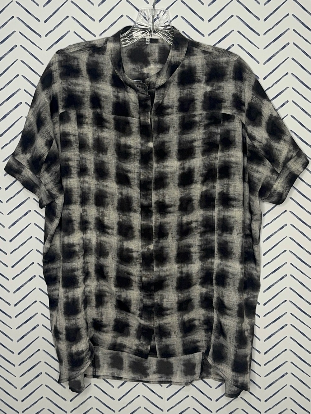 Ro & De short-sleeve lightweight women's shirt black & gray medium
